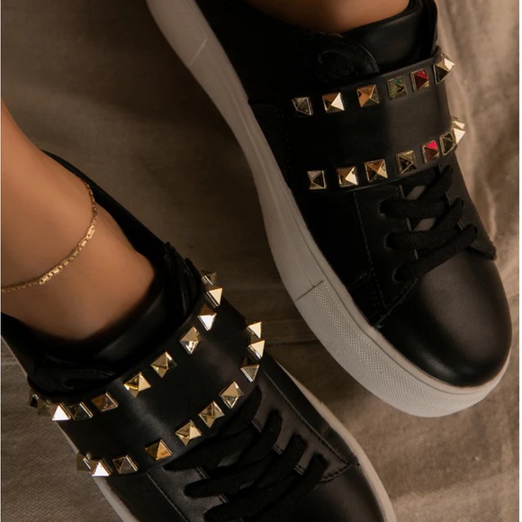 Liliana Shoes - Studded slip-on sneakers